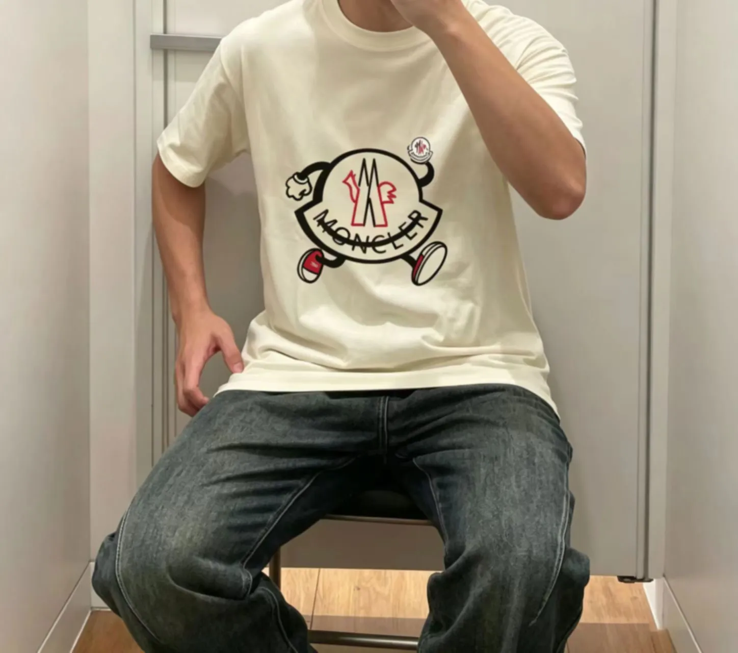 √